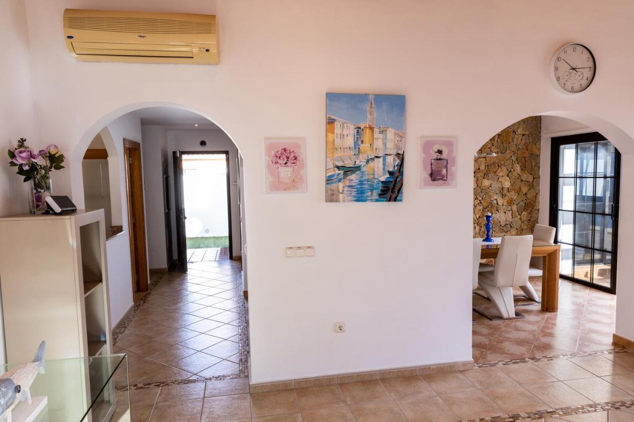 קוסטה דה אנטיגואה Villa With Private Pool, Near Beach And Golf Caleta De Fuste- Villa Charlotte מראה חיצוני תמונה